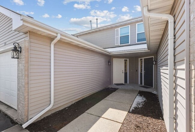 406 Amphitheater Dr in Rockford, IL - Building Photo - Building Photo