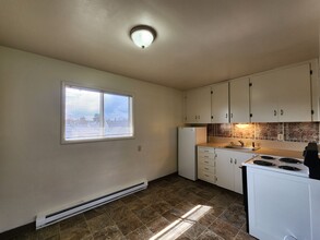 Western Village Apartments in Salem, OR - Building Photo - Interior Photo