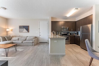 257 S Seneca Blvd in Daytona Beach, FL - Foto de edificio - Building Photo