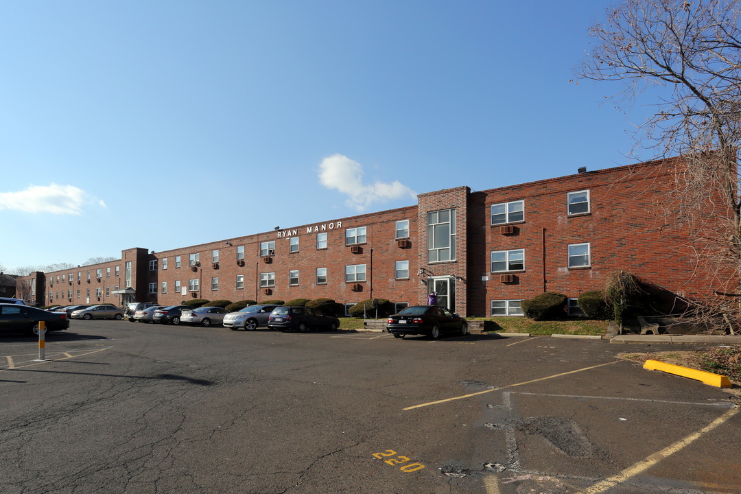 Ryan Manor Apartments in Philadelphia, PA - Building Photo