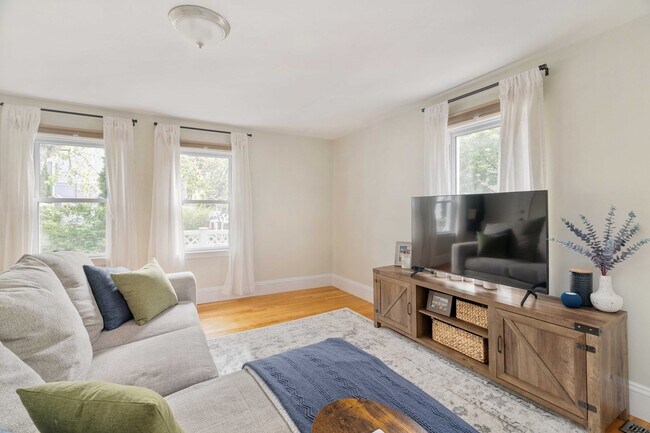 229 Hurley St, Unit 1 in Cambridge, MA - Building Photo - Building Photo
