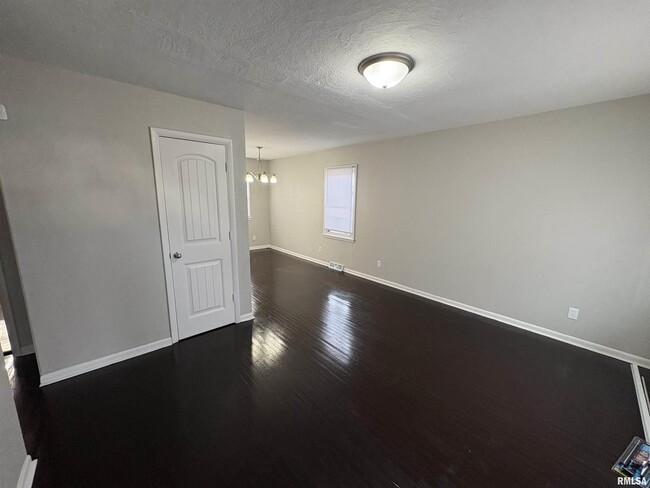 2324 W Gilbert Ave in Peoria, IL - Building Photo - Building Photo