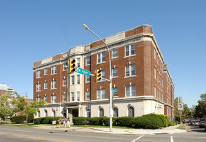 Delaware / West Ferry Apartments