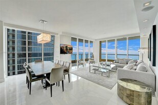17875 Collins Ave in Sunny Isles Beach, FL - Building Photo