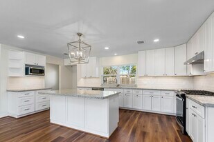 10218 Moorberry Ln in Houston, TX - Building Photo