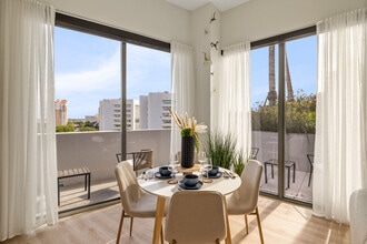 Lumaire West Palm Beach in West Palm Beach, FL - Foto de edificio - Interior Photo