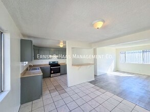 1330 Walnut Ave in Long Beach, CA - Building Photo - Building Photo