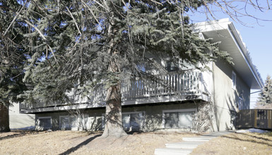 4234 40th Ave NW in Calgary, AB - Building Photo - Primary Photo