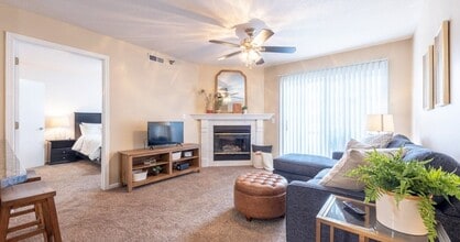 Polo Club Apartments in West Des Moines, IA - Building Photo - Building Photo