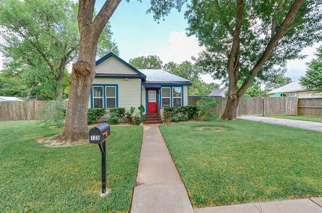 135 5th St in Sugar Land, TX - Building Photo - Building Photo