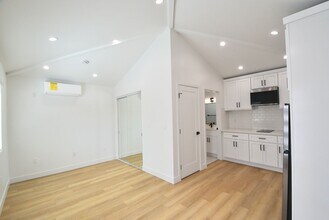 10839 Moorpark St in Los Angeles, CA - Building Photo - Building Photo