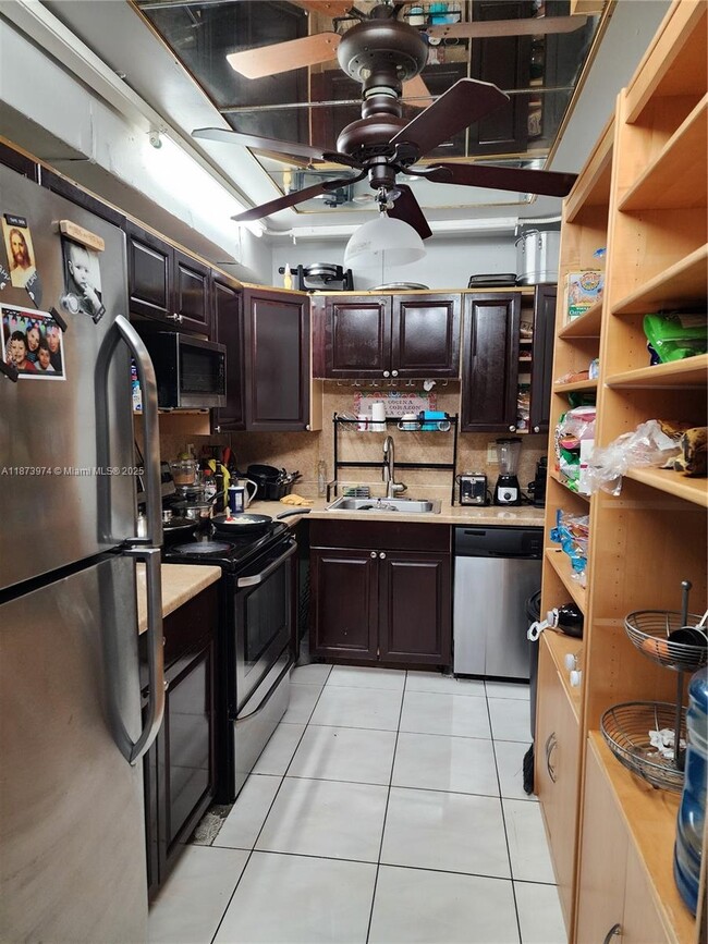 3730 N Pine Island Rd in Sunrise, FL - Building Photo - Building Photo