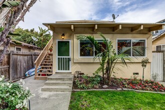 2320-2322 Ocean Ave in Los Angeles, CA - Building Photo - Building Photo