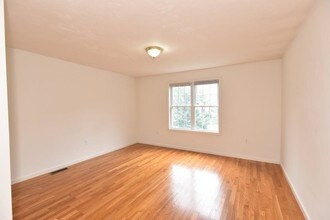 4 Wellesley Ave in Natick, MA - Building Photo - Building Photo