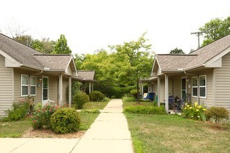 2837-2855 Burton Rd in Ann Arbor, MI - Building Photo - Building Photo