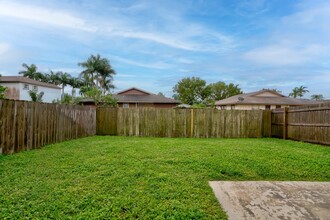 4698 Arthur St in Palm Beach Gardens, FL - Building Photo - Building Photo