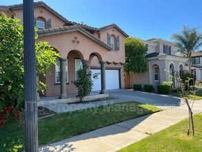 2946 Trap Rock Way in Sacramento, CA - Foto de edificio - Building Photo