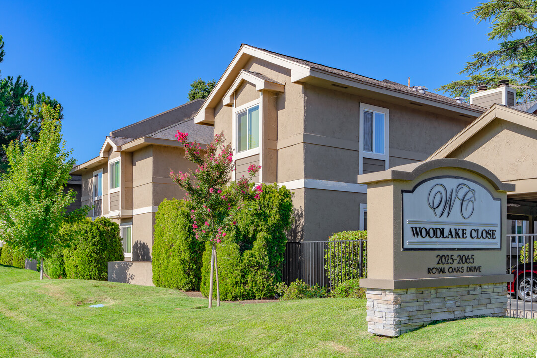 Woodlake Close in Sacramento, CA - Building Photo