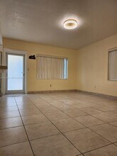 1582 NE 172nd St in North Miami Beach, FL - Building Photo - Building Photo