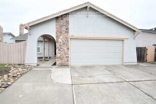 569 E Wigeon Way in Suisun City, CA - Building Photo