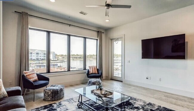 15260 TX-105 in Montgomery, TX - Foto de edificio - Building Photo