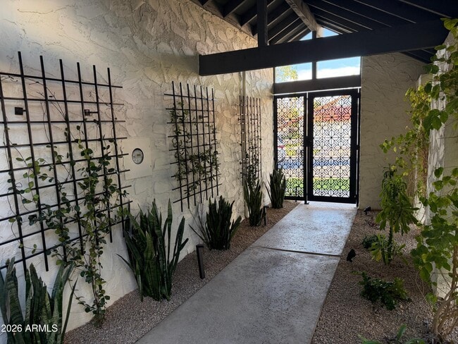 5822 N Scottsdale Rd in Scottsdale, AZ - Building Photo - Building Photo