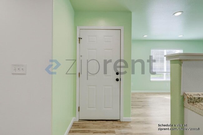 1035 W Railroad Ave in Cotati, CA - Building Photo - Building Photo