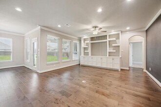 426 Hunters Xing Dr in Sealy, TX - Building Photo - Building Photo