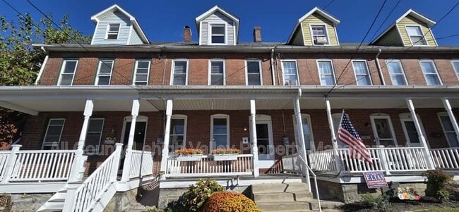 45 Evergreen St in Nazareth, PA - Building Photo - Building Photo