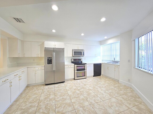 2579 Bessie St in Delray Beach, FL - Building Photo - Building Photo