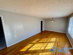 3318 E Helena Dr NW in Huntsville, AL - Building Photo - Building Photo