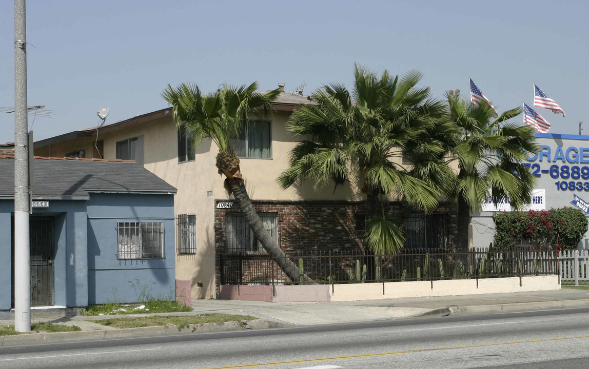 10841 S Prairie Ave in Inglewood, CA - Building Photo