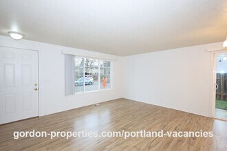 5250 SE 73rd Ave in Portland, OR - Building Photo - Building Photo