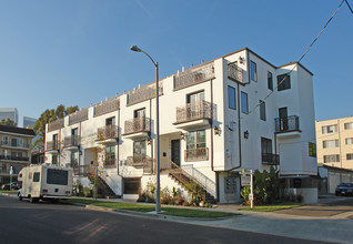 1096 S Bedford Dr in Beverly Hills, CA - Foto de edificio - Building Photo