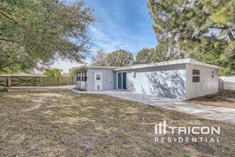 7001 Onyx Dr N in St. Petersburg, FL - Building Photo - Building Photo