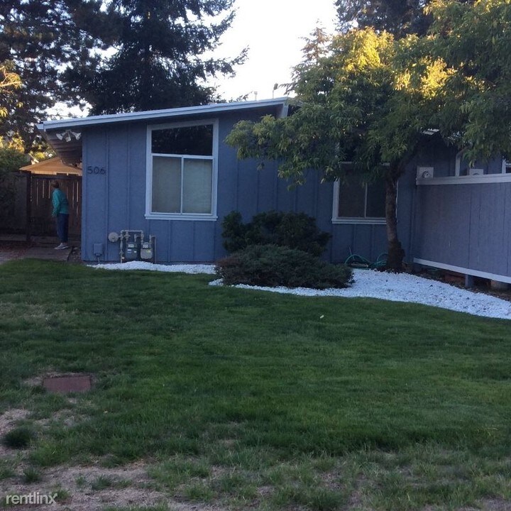 506 122nd St S in Tacoma, WA - Building Photo
