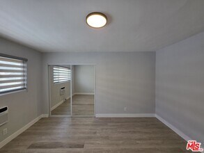 2650 S Barrington Ave-Unit -5 in Los Angeles, CA - Building Photo - Building Photo