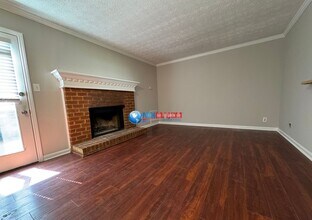 1869 McElvaney Ln NW in Lawrenceville, GA - Foto de edificio - Building Photo