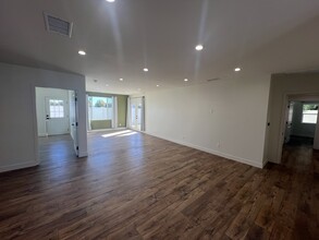 12805 Collins St in Los Angeles, CA - Building Photo - Building Photo