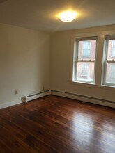 29 Main St, Unit 2 in Biddeford, ME - Building Photo - Building Photo