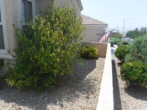 2735 Evergreen Oaks Dr in Henderson, NV - Building Photo - Building Photo