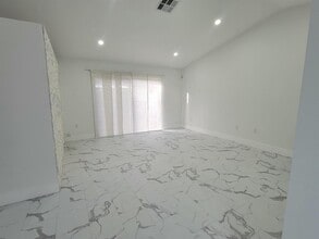 4334 SW 72nd Way in Davie, FL - Building Photo - Building Photo