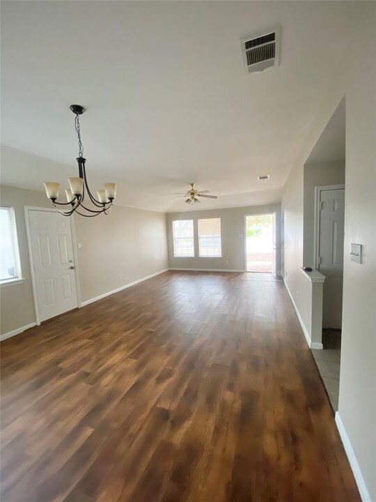 8725 Talyne Chaise Cir in Austin, TX - Building Photo