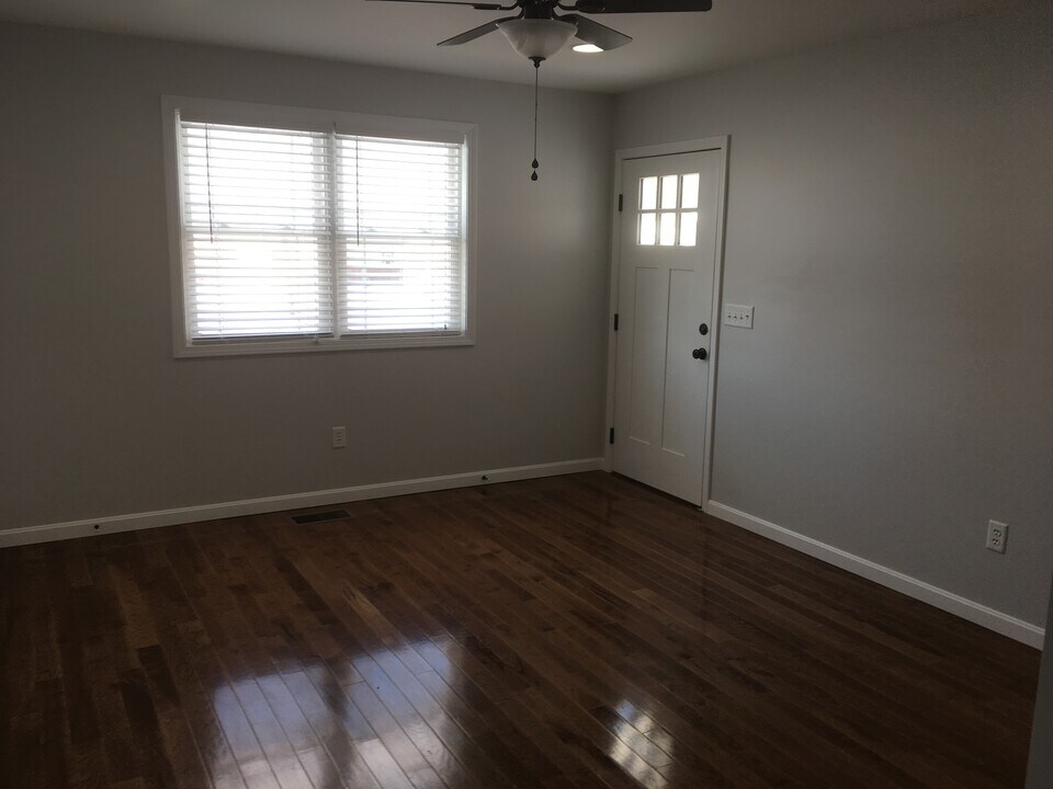 3 Amos Dr in Washington, IN - Building Photo