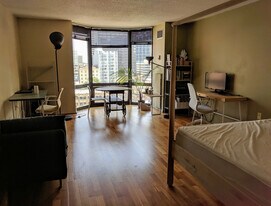 2020 Walnut St, Unit 11g in Philadelphia, PA - Building Photo