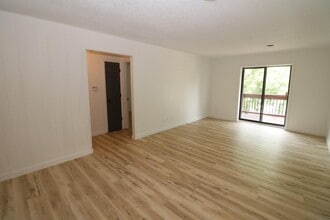 1221 S Park Ave in Aurora, MO - Building Photo - Building Photo