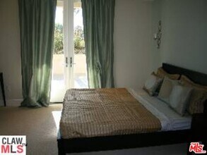 1517 S Bentley Ave in Los Angeles, CA - Building Photo - Building Photo
