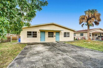 1091 SW 32nd Ct-Unit -E in Fort Lauderdale, FL - Building Photo - Building Photo