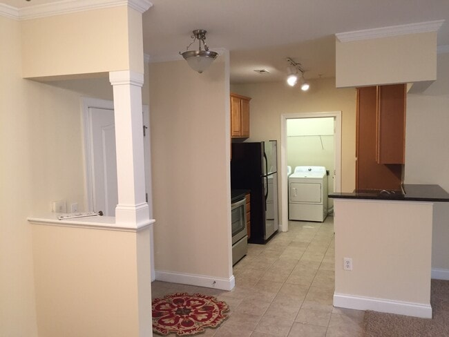 2810 Bedford Green Dr, Unit Bedford Green 105 in Raleigh, NC - Foto de edificio - Building Photo