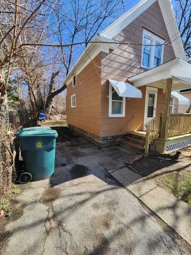 24 Riverview Pl in Rochester, NY - Building Photo - Building Photo